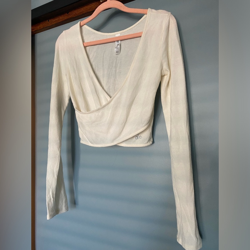 Alo Yoga Amelia Luxe Crop Top (white)